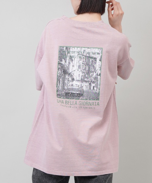 SPINNS（スピンズ）の「ゆったりシルエット ピグメント加工バックフォトTシャツ（Tシャツ/カットソー・レディース・オフホワイト/ピンク/スミクロ・ONESIZE）」の3枚目の写真