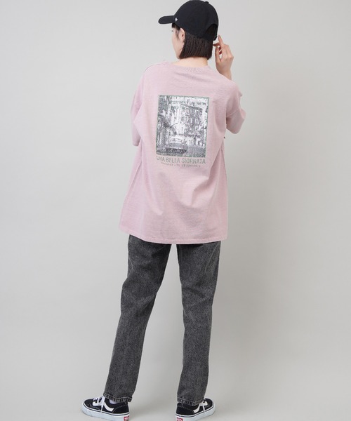 SPINNS（スピンズ）の「ゆったりシルエット ピグメント加工バックフォトTシャツ（Tシャツ/カットソー・レディース・オフホワイト/ピンク/スミクロ・ONESIZE）」の7枚目の写真