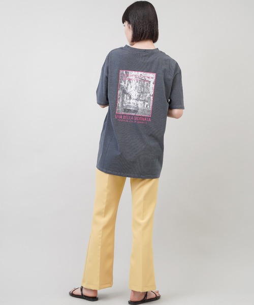 SPINNS（スピンズ）の「ゆったりシルエット ピグメント加工バックフォトTシャツ（Tシャツ/カットソー・レディース・オフホワイト/ピンク/スミクロ・ONESIZE）」の8枚目の写真