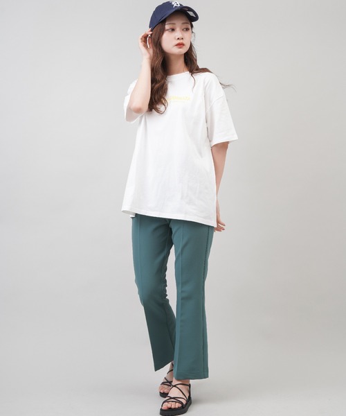 SPINNS（スピンズ）の「ゆったりシルエット ピグメント加工バックフォトTシャツ（Tシャツ/カットソー・レディース・オフホワイト/ピンク/スミクロ・ONESIZE）」の15枚目の写真