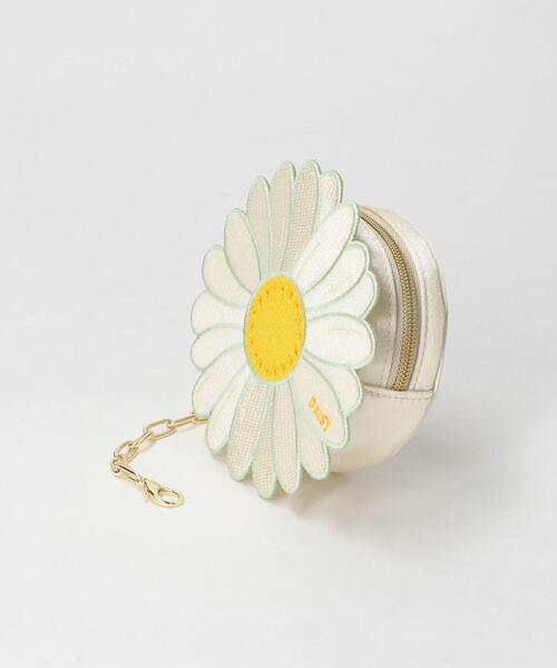 ACCOMMODE(アコモデ)の「<ACCOMMODE>フラワー ポーチ チャーム(ポーチ・レディース・ホワイト/コバルトブルー・FREE)」の6枚目の写真