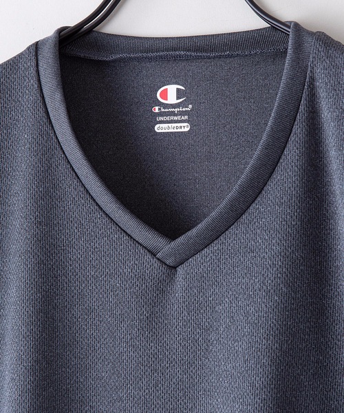 Champion(チャンピオン)の「【CHAMPION/チャンピオン】吸汗速乾・通気性・UVカット ハニカムメッシュ VネックドライTシャツ(Tシャツ/カットソー・メンズ・ブラック/チャコールグレー/ホワイト・LARGE/X-LARGE/MEDIUM)」の4枚目の写真
