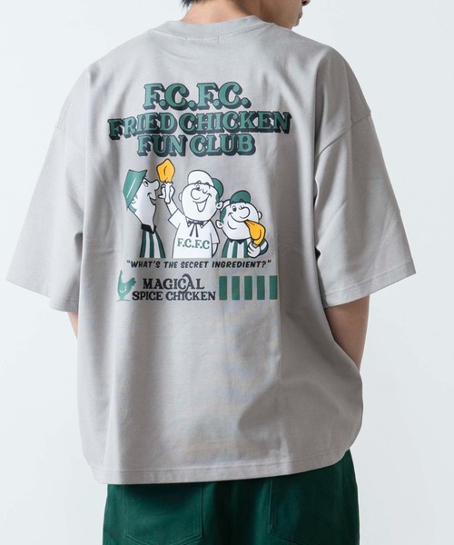 WEGO（ウィゴー）の「WEGO/ボーイズロゴビッグシルエット半袖Tシャツ（Tシャツ/カットソー・メンズ・ホワイト/ダークグリーン/イエロー/ブルー/ベージュ系その他/スミクロ/グリーン系その他・MEDIUM/LARGE）」の4枚目の写真