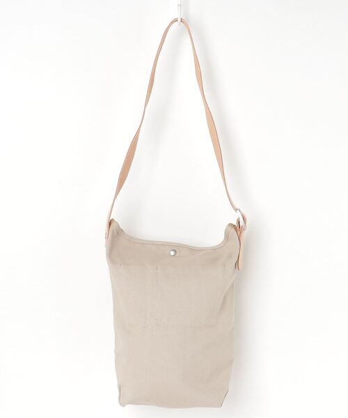 CONVERSE（コンバース）の「CONVERSE/CANVAS LEATHER SHOULBAG 14478300（ショルダーバッグ・メンズ・ブラック/ベージュ/ネイビー/グレー/オフホワイト・ONESIZE）」の8枚目の写真