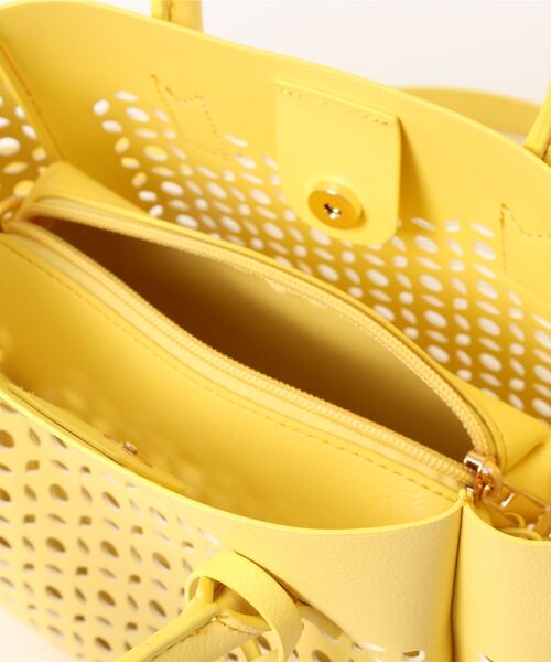 Cepica（セピカ）の「カットワークトート Ｓサイズ（トートバッグ・レディース・パープル/ベージュ/イエロー・ONE SIZE）」の4枚目の写真