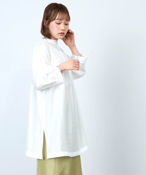 mikke(ミッケ)の「2WAYチョーカー風 バルーンスリーブ オーバーサイズブラウス(シャツ/ブラウス・レディース・ブラック/オフホワイト/グリーン・FREE)」の4枚目の写真