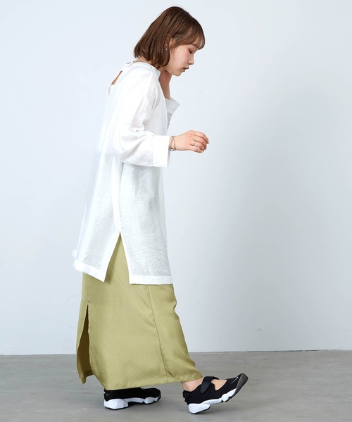 mikke(ミッケ)の「2WAYチョーカー風 バルーンスリーブ オーバーサイズブラウス(シャツ/ブラウス・レディース・ブラック/オフホワイト/グリーン・FREE)」の7枚目の写真