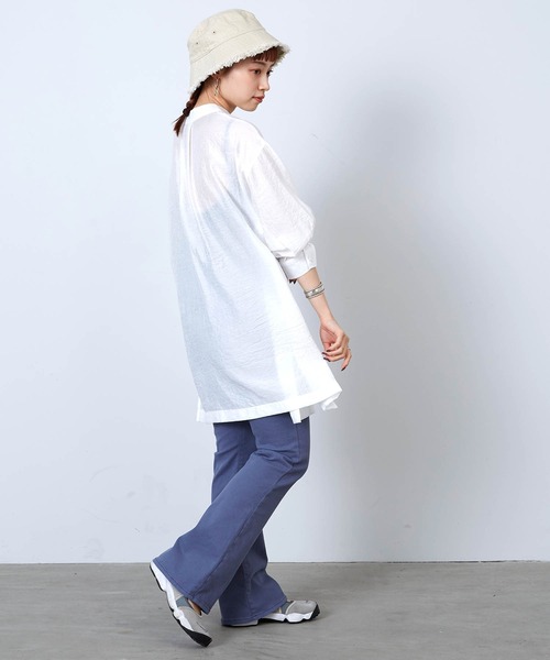 mikke(ミッケ)の「2WAYチョーカー風 バルーンスリーブ オーバーサイズブラウス(シャツ/ブラウス・レディース・ブラック/オフホワイト/グリーン・FREE)」の9枚目の写真