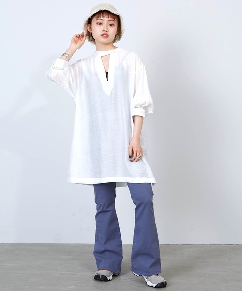 mikke(ミッケ)の「2WAYチョーカー風 バルーンスリーブ オーバーサイズブラウス(シャツ/ブラウス・レディース・ブラック/オフホワイト/グリーン・FREE)」の8枚目の写真