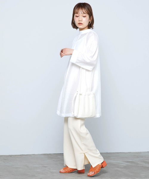 mikke(ミッケ)の「2WAYチョーカー風 バルーンスリーブ オーバーサイズブラウス(シャツ/ブラウス・レディース・ブラック/オフホワイト/グリーン・FREE)」の10枚目の写真