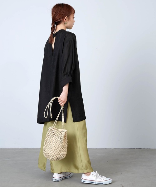 mikke(ミッケ)の「2WAYチョーカー風 バルーンスリーブ オーバーサイズブラウス(シャツ/ブラウス・レディース・ブラック/オフホワイト/グリーン・FREE)」の17枚目の写真