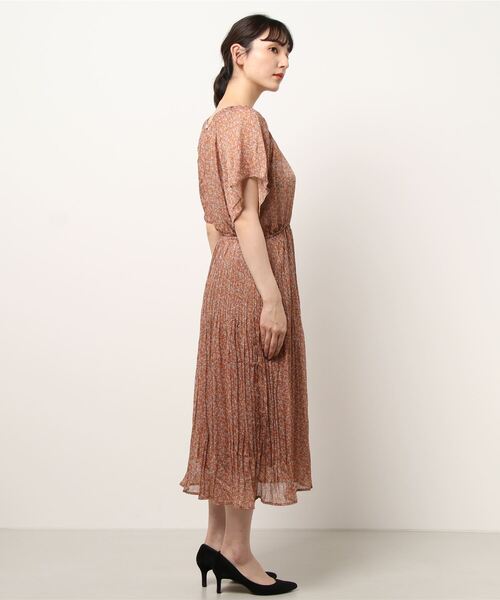 Crisp（クリスプ）の「フラワーシフォンプリーツワンピース（ワンピース・レディース・ネイビー/ブラウン・FREE）」の16枚目の写真