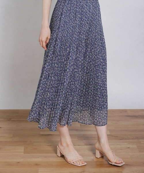 Crisp（クリスプ）の「フラワーシフォンプリーツワンピース（ワンピース・レディース・ネイビー/ブラウン・FREE）」の3枚目の写真