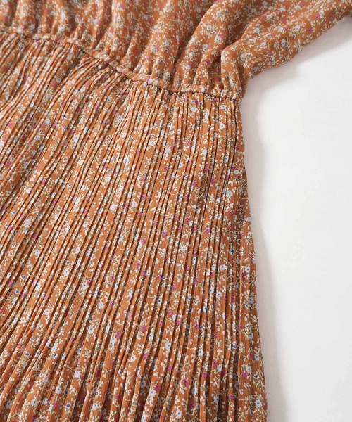 Crisp（クリスプ）の「フラワーシフォンプリーツワンピース（ワンピース・レディース・ネイビー/ブラウン・FREE）」の12枚目の写真