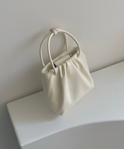 LA VORAGINE（ラ ヴォラジネ）の「スクエア　コンパクトショルダーバッグ/ハンドバッグ（ハンドバッグ・レディース・ホワイト/ネイビー/イエロー/ブラック・FREE）」の5枚目の写真