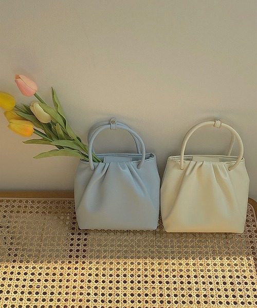 LA VORAGINE（ラ ヴォラジネ）の「スクエア　コンパクトショルダーバッグ/ハンドバッグ（ハンドバッグ・レディース・ホワイト/ネイビー/イエロー/ブラック・FREE）」の12枚目の写真