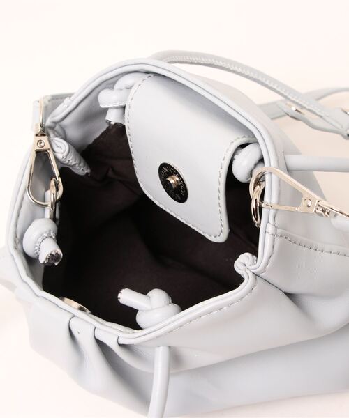 LA VORAGINE（ラ ヴォラジネ）の「スクエア　コンパクトショルダーバッグ/ハンドバッグ（ハンドバッグ・レディース・ホワイト/ネイビー/イエロー/ブラック・FREE）」の8枚目の写真