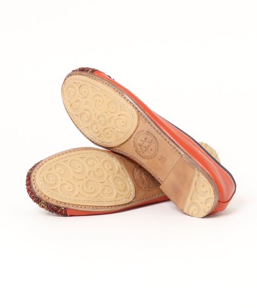 MEHER KAKALIA》フラットシューズ