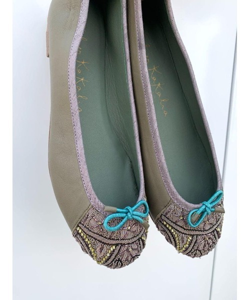 《MEHER KAKALIA》フラットシューズ