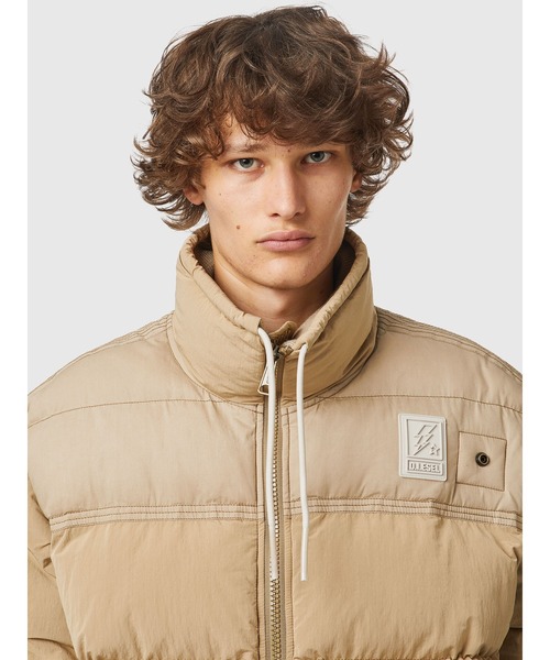 DIESEL（ディーゼル）の「メンズ  アウター ジャケット ブルゾン レギュラーフィット（ブルゾン・メンズ・サンドベージュ/ネイビー・LARGE/MEDIUM/X-LARGE/X-SMALL/SMALL）」の7枚目の写真