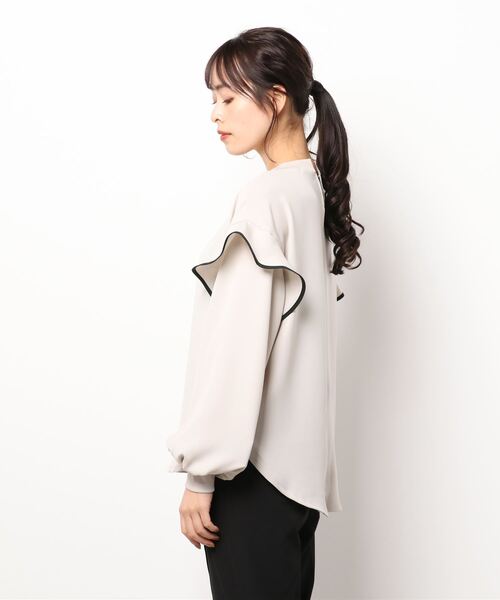 BDONNA（ビドンナ）の「MILIONE Twill プルオーバー（Tシャツ/カットソー・レディース・ブラック/ベージュ・MEDIUM）」の3枚目の写真