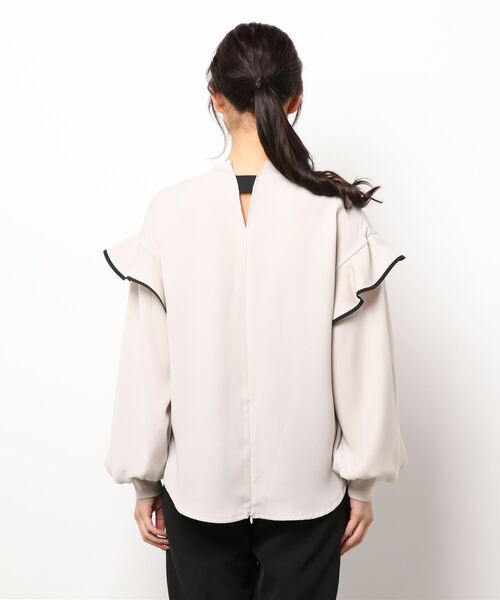 BDONNA（ビドンナ）の「MILIONE Twill プルオーバー（Tシャツ/カットソー・レディース・ブラック/ベージュ・MEDIUM）」の4枚目の写真