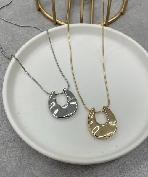 GOLDY（ゴールディ）の「【GOLDY/ゴールディ】ボリュームUトップネックレス（ネックレス・レディース・シルバー/ゴールド・FREE）」の2枚目の写真