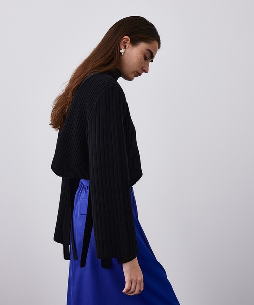 UNITED TOKYO（ユナイテッドトウキョウ）の「テクスチャーショートニット（ニット/セーター・レディース・ブラック/ブルー・FREE）」の11枚目の写真