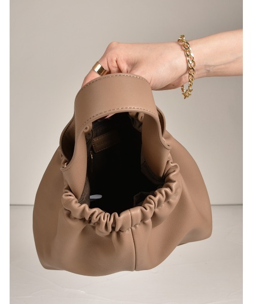 MONICA（モニカ）の「ウェーブハンドルミニバッグ（ショルダーバッグ・レディース・ブラック/グレイッシュベージュ/アイボリー/グリーン・FREE）」の16枚目の写真