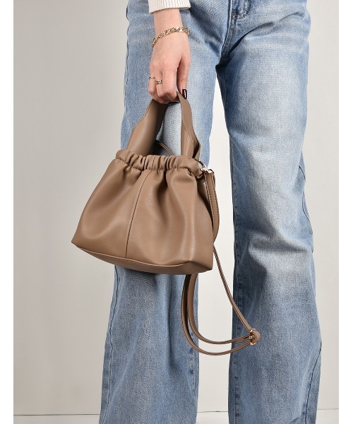 MONICA（モニカ）の「ウェーブハンドルミニバッグ（ショルダーバッグ・レディース・ブラック/グレイッシュベージュ/アイボリー/グリーン・FREE）」の22枚目の写真