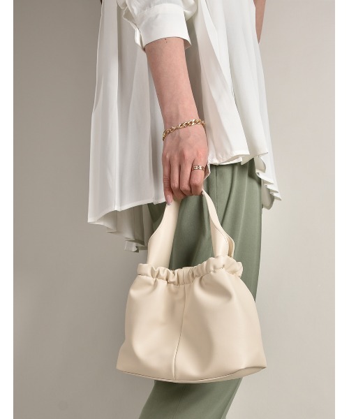 MONICA（モニカ）の「ウェーブハンドルミニバッグ（ショルダーバッグ・レディース・ブラック/グレイッシュベージュ/アイボリー/グリーン・FREE）」の12枚目の写真