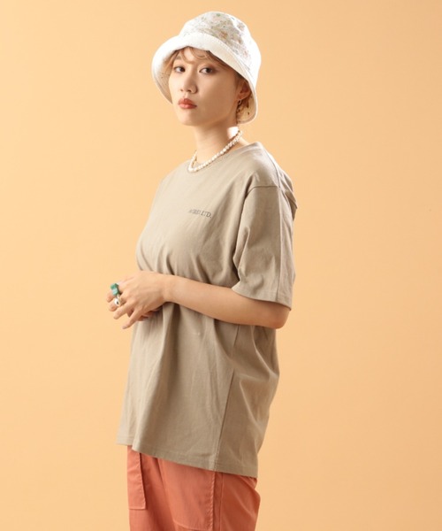 AVIREX(アヴィレックス)の「ガールズ アイ パッチ Tシャツ/GIRLS EYE PATCH T-SHIRT(Tシャツ/カットソー・レディース・ホワイト/ブラック/ベージュ/サックスブルー・MEDIUM/LARGE/X-LARGE)」の21枚目の写真