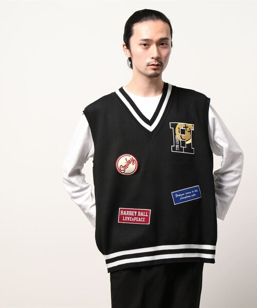 JUGLANS(ユグランス)の「【SMILEY FACE】ワッペンスマイルニットベスト/メンズ(ベスト・メンズ・ベージュ/グリーン/ブラック・M/L)」の2枚目の写真