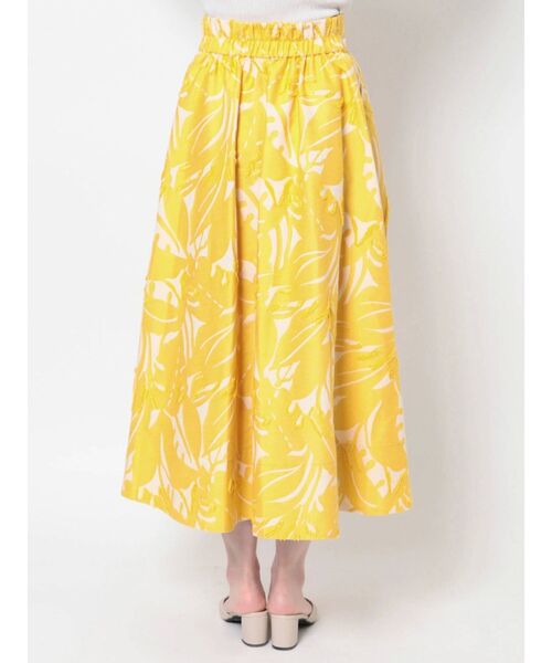 ELENDEEK（エレンディーク）の「リーフジャガードタックスカート（スカート・レディース・ネイビー/イエロー・01/02）」の3枚目の写真
