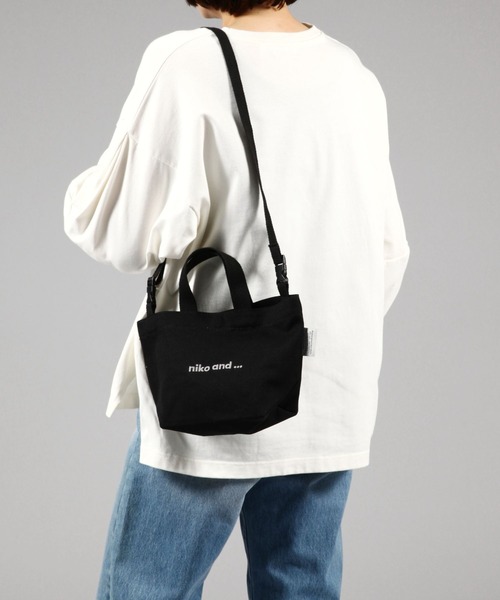 niko and...（ニコアンド）の「オリジナルニコロゴ刺繍ショルダーバッグ【ニコロゴトート】（ショルダーバッグ・レディース・ブラック/オフホワイト/セージグリーン/ベージュ/グリーン・0）」の10枚目の写真
