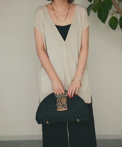 un dix cors（アンディコール）の「レイヤードで上級者　深Vネックニットベスト（ベスト・レディース・ライトベージュ/モカ/チャコール・FREE）」の3枚目の写真