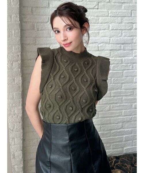 RESEXXY(リゼクシー)の「ラッフルケーブルニットトップス(ニット/セーター・レディース・アイボリー/ブラック/マスタード/グリーン・FREE)」の5枚目の写真