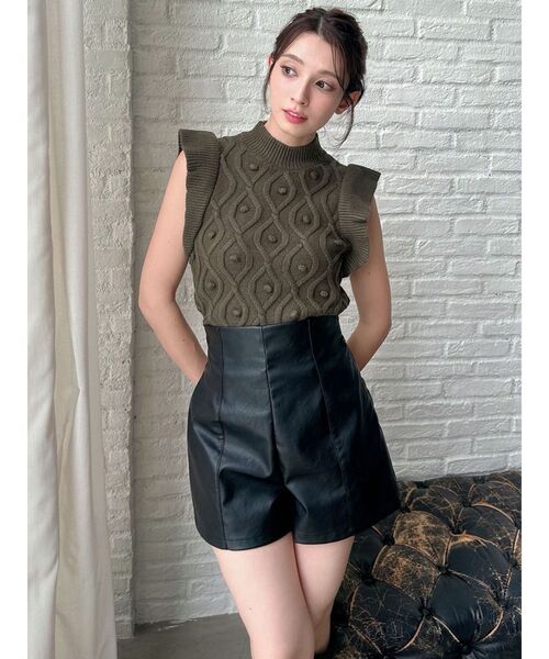 RESEXXY(リゼクシー)の「ラッフルケーブルニットトップス(ニット/セーター・レディース・アイボリー/ブラック/マスタード/グリーン・FREE)」の7枚目の写真