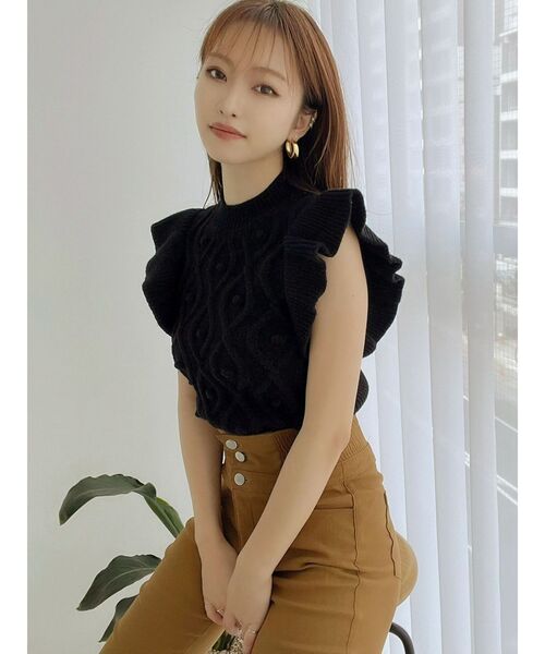 RESEXXY(リゼクシー)の「ラッフルケーブルニットトップス(ニット/セーター・レディース・アイボリー/ブラック/マスタード/グリーン・FREE)」の6枚目の写真