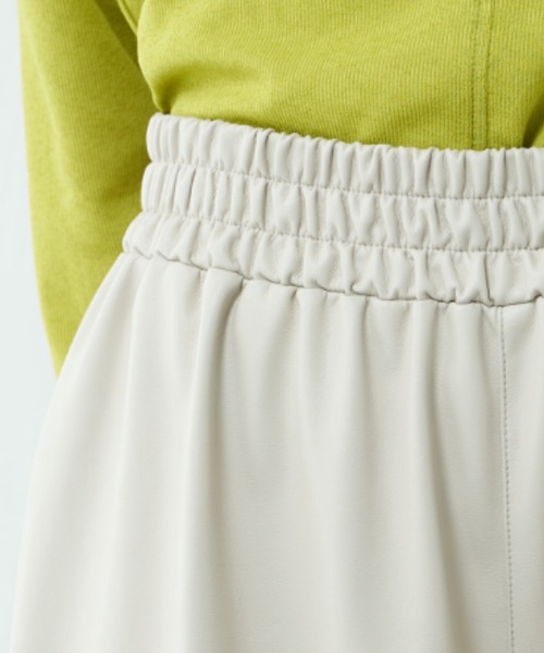 Lui's（ルイス）の「エコレザーハーフパンツ(セットアップ対応)（その他パンツ・レディース・ライトベージュ/ブラック・FREE）」の6枚目の写真