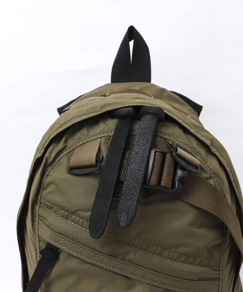 GREGORY(グレゴリー)の「【GREGORY/グレゴリー】FINEDAY MERROW 軽量 ナイロンデイパック(バックパック/リュック・メンズ・ブラック/オリーブ・FREE)」の3枚目の写真