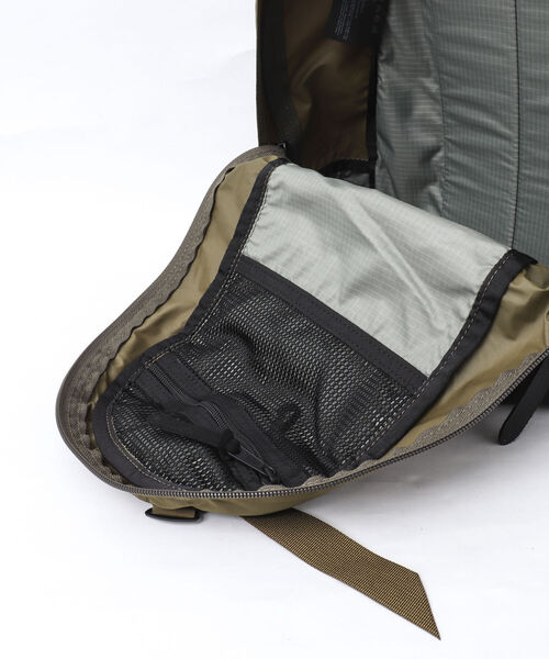 GREGORY(グレゴリー)の「【GREGORY/グレゴリー】FINEDAY MERROW 軽量 ナイロンデイパック(バックパック/リュック・メンズ・ブラック/オリーブ・FREE)」の14枚目の写真