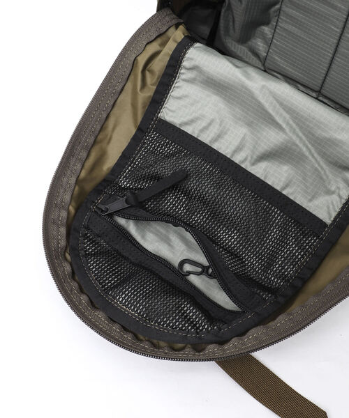GREGORY(グレゴリー)の「【GREGORY/グレゴリー】FINEDAY MERROW 軽量 ナイロンデイパック(バックパック/リュック・メンズ・ブラック/オリーブ・FREE)」の4枚目の写真
