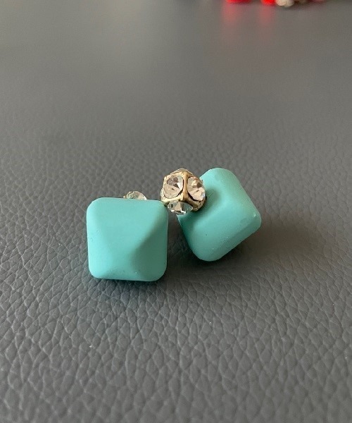 Ritomo De Ricco(リトモ・デ・リコ)の「SALE カラフルキューブピアス(ピアス(両耳用)・レディース・C/D/E/F/A/B・FREE/SMALL)」の5枚目の写真