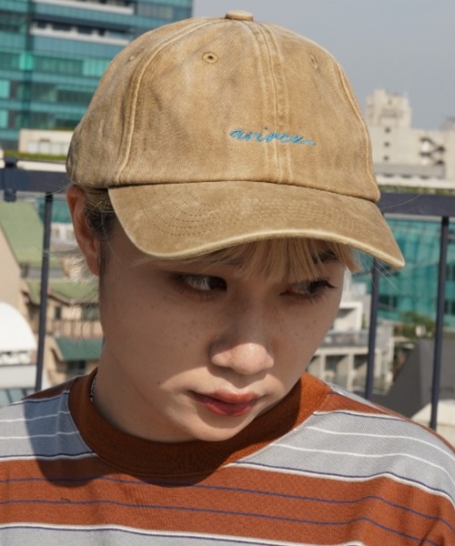 AVIREX（アヴィレックス）の「PIGMENT LOGO CAP/ ピグメントロゴキャップ（キャップ・レディース・チャコールグレー/ベージュ/レッド・FREE）」の3枚目の写真