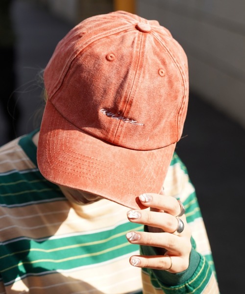 AVIREX（アヴィレックス）の「PIGMENT LOGO CAP/ ピグメントロゴキャップ（キャップ・レディース・チャコールグレー/ベージュ/レッド・FREE）」の4枚目の写真