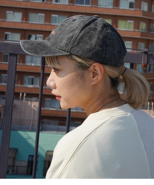 AVIREX（アヴィレックス）の「PIGMENT LOGO CAP/ ピグメントロゴキャップ（キャップ・レディース・チャコールグレー/ベージュ/レッド・FREE）」の9枚目の写真