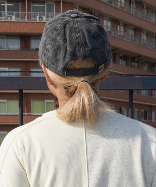 AVIREX（アヴィレックス）の「PIGMENT LOGO CAP/ ピグメントロゴキャップ（キャップ・レディース・チャコールグレー/ベージュ/レッド・FREE）」の10枚目の写真