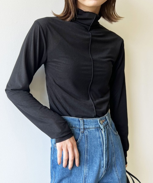 LIAN（リアン）の「シアーハイネックトップス（Tシャツ/カットソー・レディース・ブラウン/ブラック/アイボリー/グリーン/オレンジ/パープル/スカイブルー・FREE）」の3枚目の写真