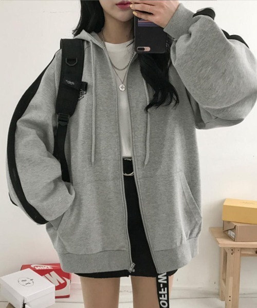 CLEA(クレア)の「裏起毛ラインロゴジップアップパーカー(パーカー・レディース・グレー・M/L/XL)」の3枚目の写真